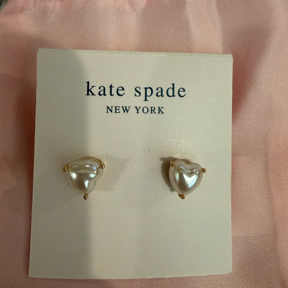 NWT Kate Spade White Pearl Heart Stud Earrings with Gold Accents - Picture 2 of 4
